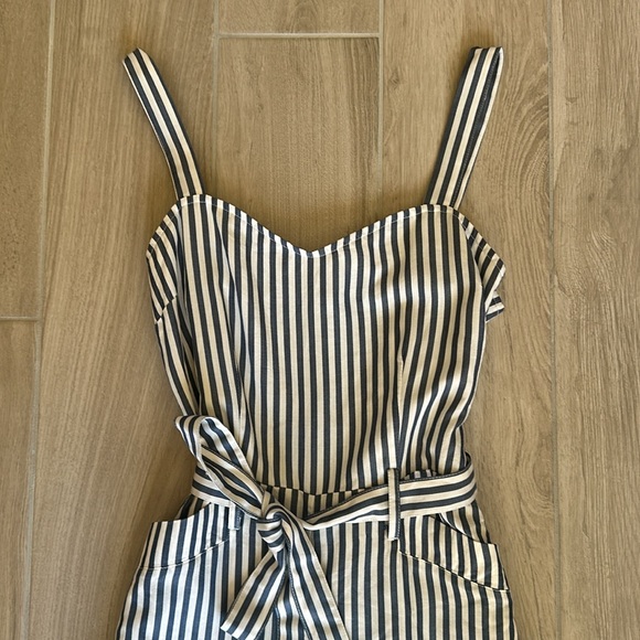 Paige XS Jumpsuit - Picture 4 of 6